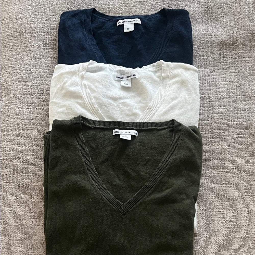 Amazon Essentials V-Neck Sweater Set in Navy, White, and Dark Green